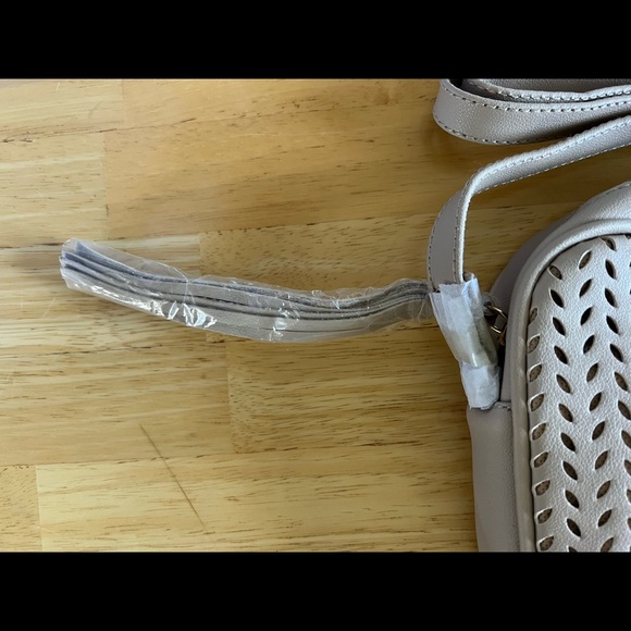 Taupe crossbody - Picture 2 of 3